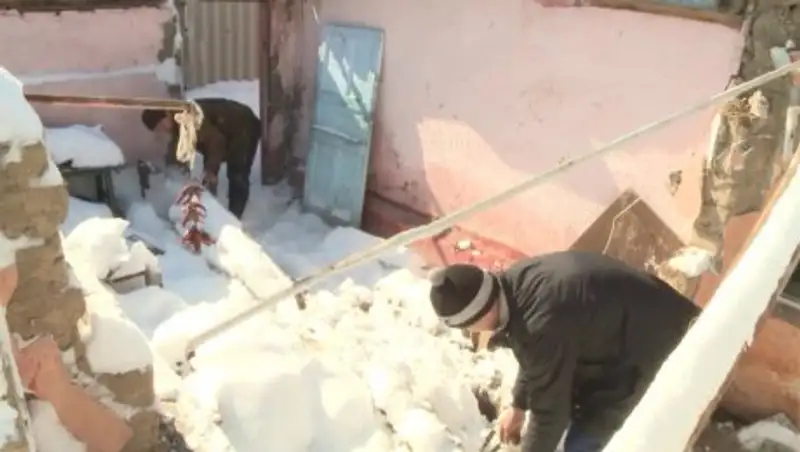 Шымкентте толассыз жау&#1171;ан жауынны&#1187; салдарынан &#1199;й &#1179;&#1201;лады