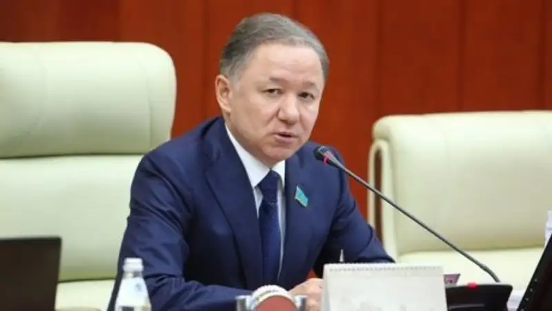 Нигматулин поздравил женщин с 8 марта