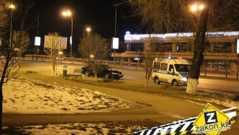 В Алматы во время полицейской погони молодые люди из окна авто выбрасывали наркотики