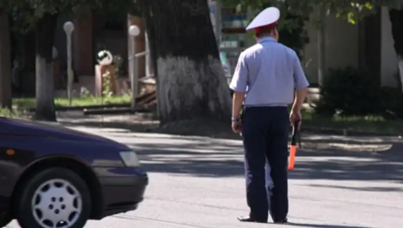 С начала года жамбылские полицейские оштрафовали более 300 водителей за нарушения ПДД, фото - Новости Zakon.kz от 22.10.2013 16:23