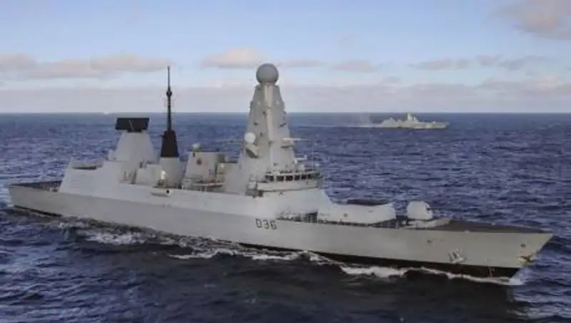 Россия открыла огонь в сторону британского эсминца. Британия отрицает инцидент