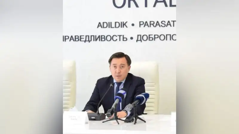 Алматинцам напомнили о запрете дарить госслужащим подарки