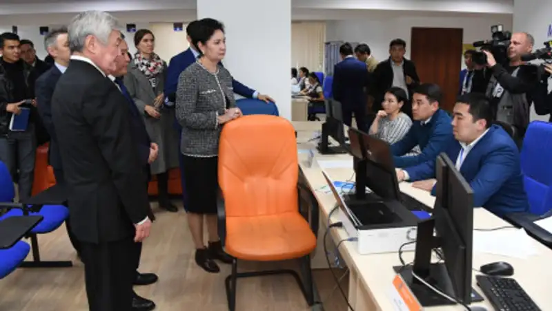 Абдыкаликова поручила найти работу отцу четырех детей