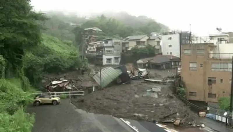 Более 120 тыс. человек эвакуируют в Японии из-за стихийного бедствия