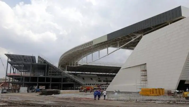 ЧМ-2014. Матч открытия пройдет с недоделанной крышей стадиона