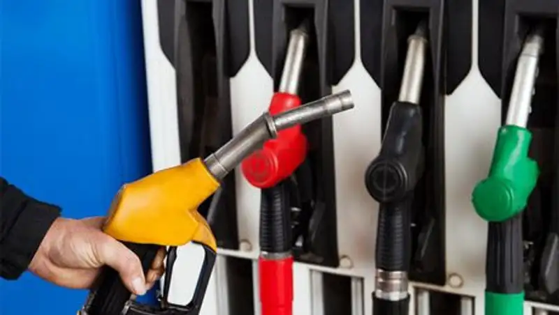 По дороге на Балхаш 92-й бензин продают уже по 200 тенге