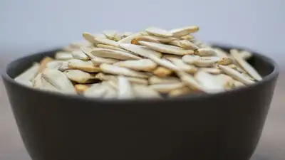 Диетолог рассказала, как можно похудеть на семечках, фото - Новости Zakon.kz от 08.07.2023 04:32