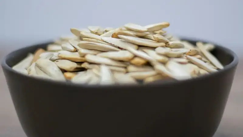 Диетолог рассказала, как можно похудеть на семечках