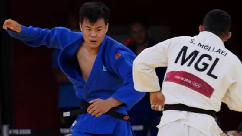 Казахстанский дзюдоист завершил выступление на Олимпиаде