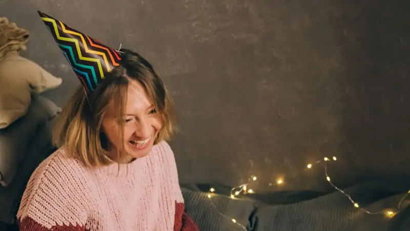 Эксперт озвучила плюсы празднования Нового года в одиночестве