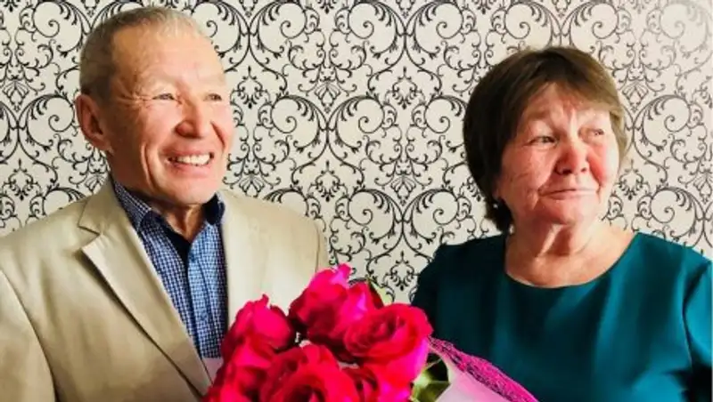 Аким Северо-Казахстанской области поздравил родителей Самал Еслямовой