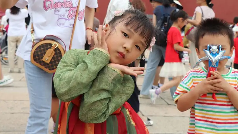 Китай Пекин дети национальная одежда , фото - Новости Zakon.kz от 05.09.2023 14:20