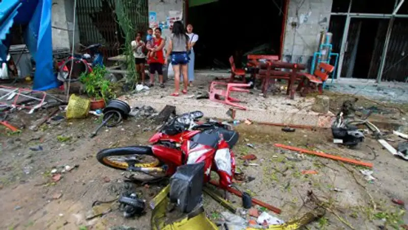 На юге Таиланда после взрыва бомбы остановлено движение поездов