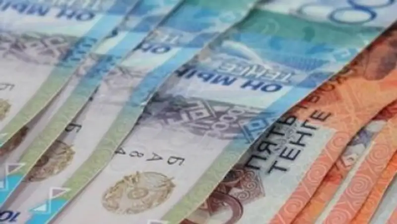 Тенге продолжает слабеть