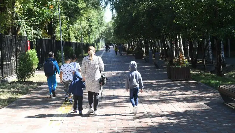 «На 10 девчонок по статистике 9 ребят»: в Казахстане растет «нехватка» девушек