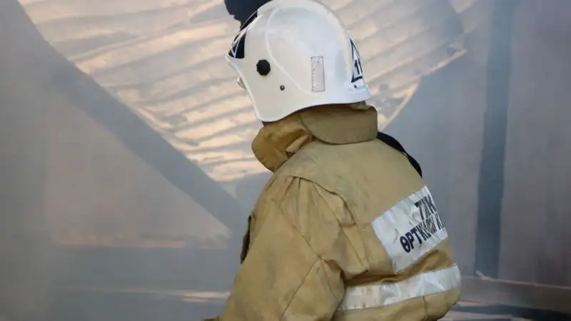 В Астане загорелась новостройка