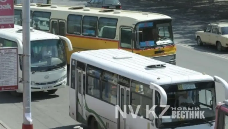 В Караганде "легковушка" столкнулась с микроавтобусом