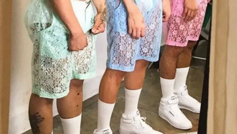 Главный тренд летней мужской моды - кружевные шорты