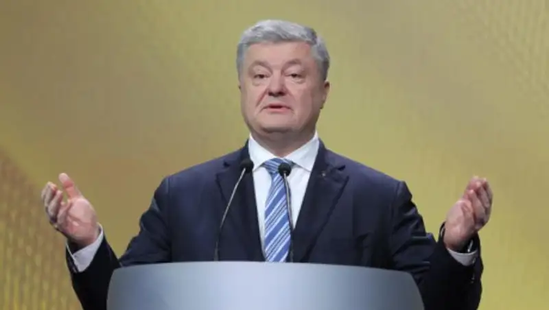 Экс-министр заподозрил Порошенко в желании сбежать из страны