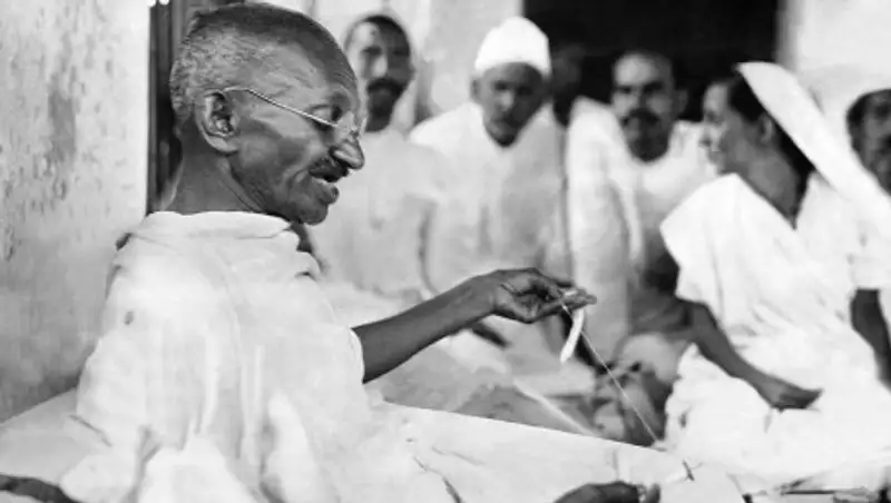 Вандалы украли прах Ганди из мемориала