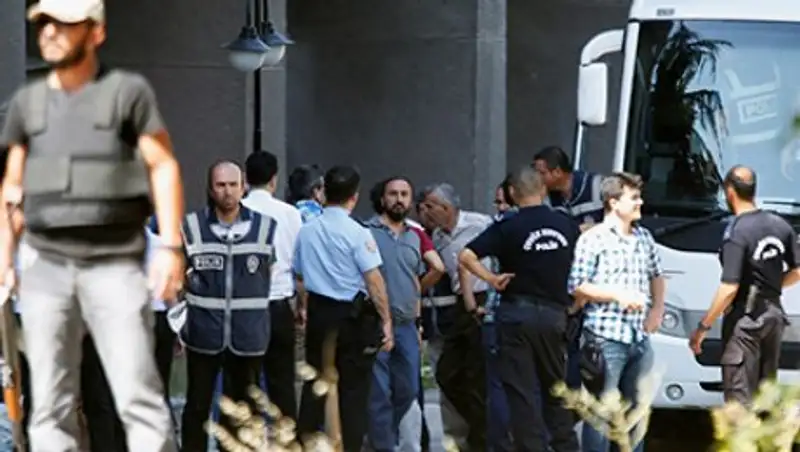 Неизвестный, открывший огонь в районе дворца правосудия в Анкаре, убит