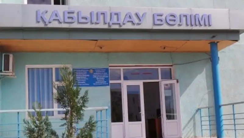 Пострадавшая от насилия девочка в Актау находится в стабильно тяжелом состоянии