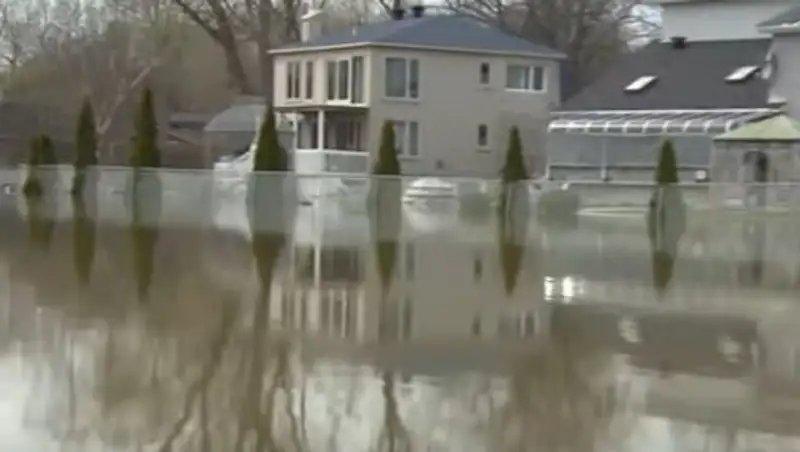 Около двух тысяч человек эвакуированы в Канаде из-за наводнения