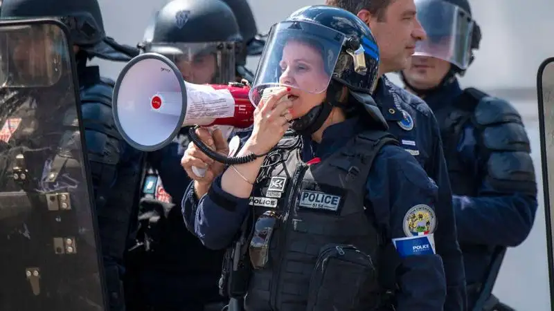 Полиция применила слезоточивый газ для разгона курдов после тройного убийства в Париже