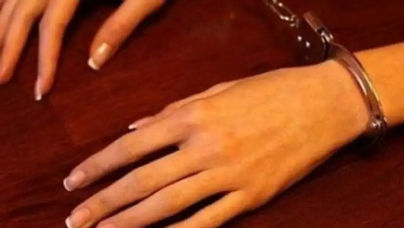 В Алматинской области девушка обманом обкрадывала школьников