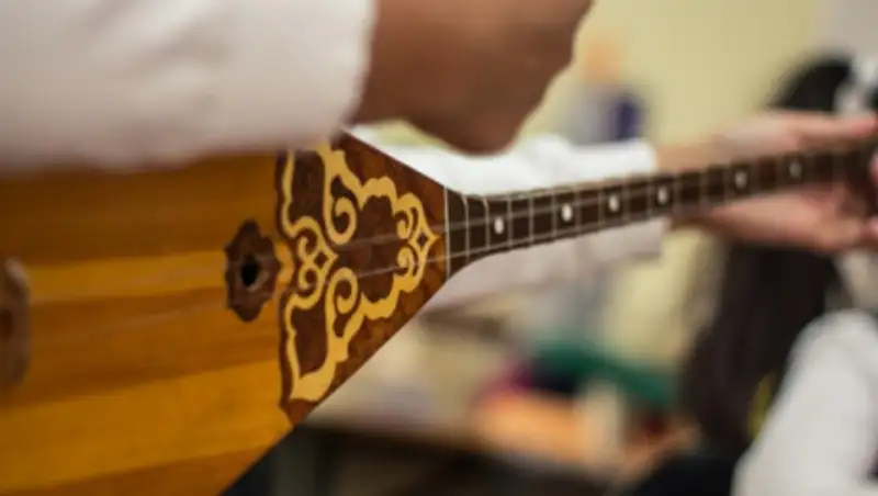 Токаев посетил масштабный концерт ко Дню домбры