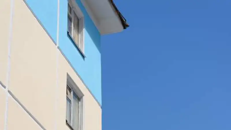 Полицейские спасли мужчину, забравшегося на карниз 8 этажа в Нур-Султане