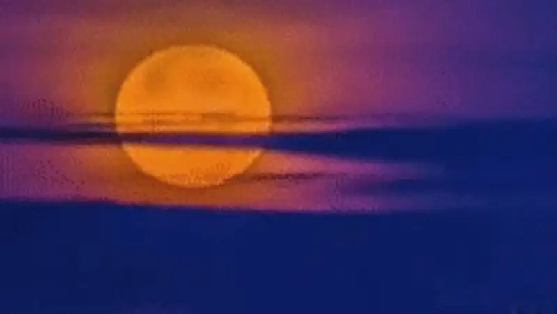 В Сети появилось видео суперлуния