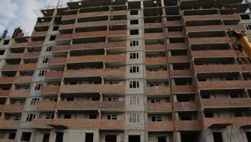 Новый аким Нур-Султана посетил проблемные объекты