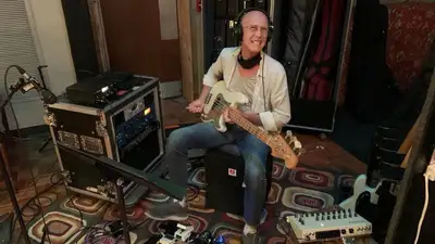 бас-гитарист Элтона Джона, фото - Новости Zakon.kz от 09.03.2023 14:03