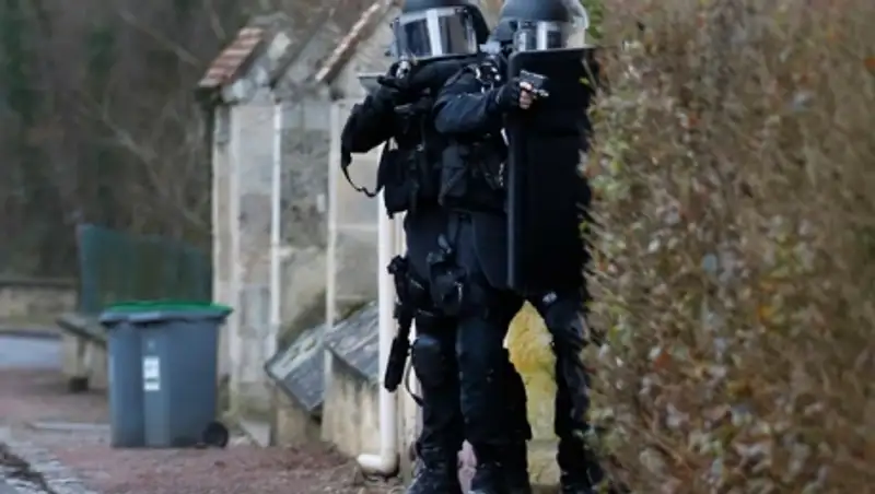 Шесть человек захвачены в заложники в ресторане Лос-Анджелеса