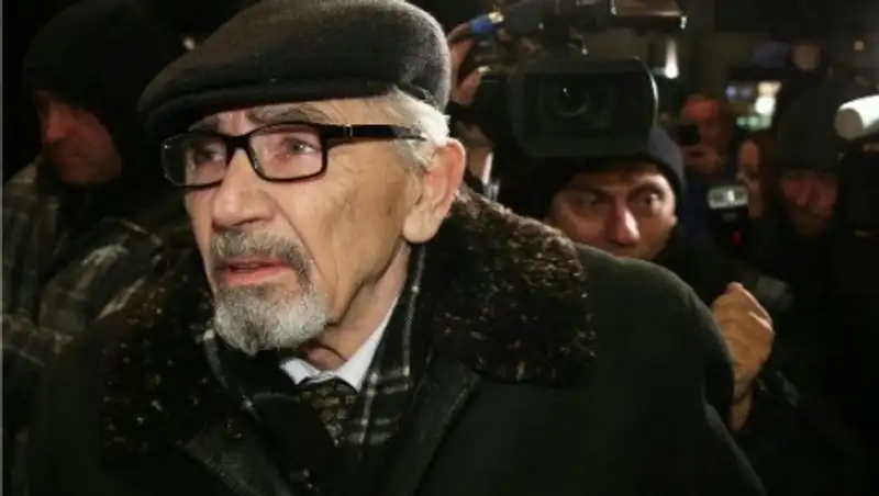 Отец Михаила Ходорковского прибыл на допрос в СКР 