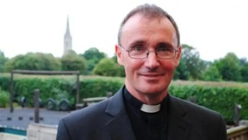 Британский епископ признался в нетрадиционной ориентации после угроз журналистов