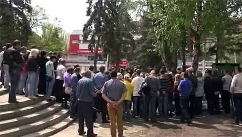 В Славянске, который первым встретил удар вооружённых подразделений, прощаются с погибшими