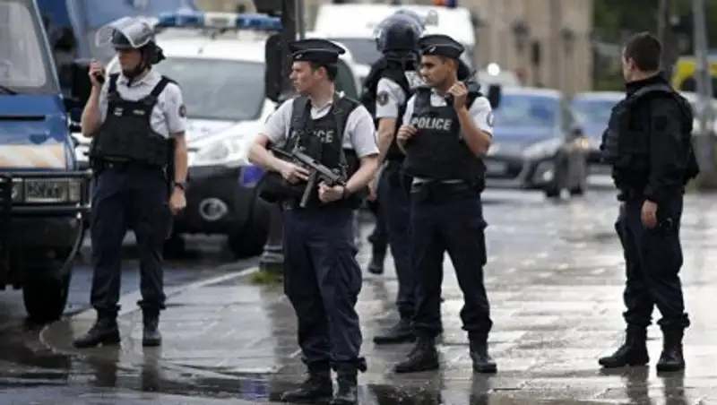 Напавший на полицейских у собора Парижской Богоматери действовал один