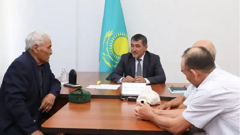 Аким Жамбылской области встретился с жителями Меркенского района