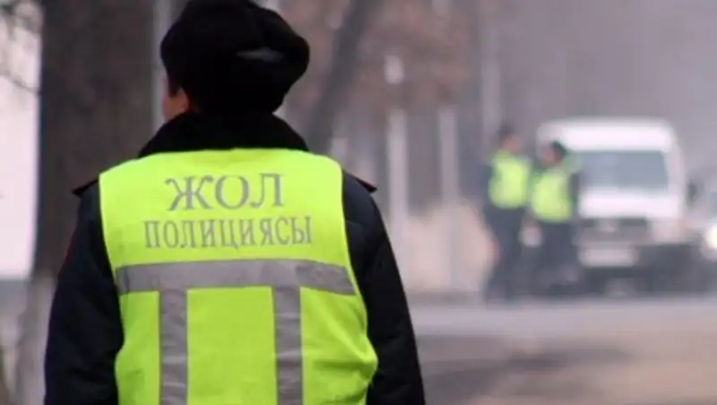 В Актобе студент медуниверситета сдал полицейских за вымогательство взятки