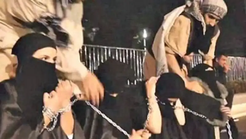 Исламисты заживо сожгли 19 езидок за отказ от секса