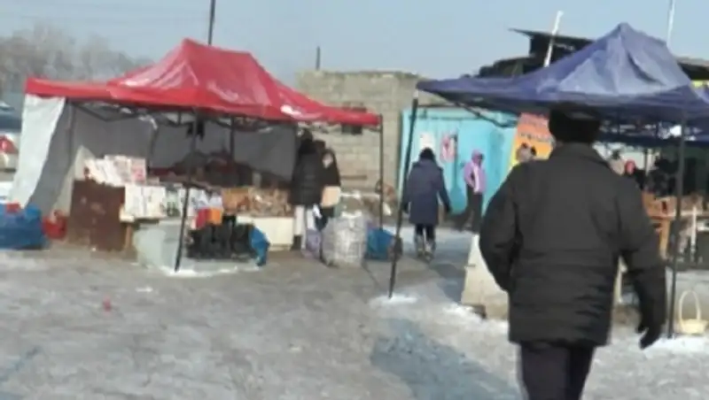 В Жетысуском районе Алматы за стихийную торговлю наказаны 18 человек