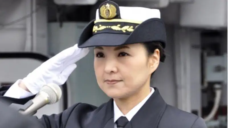 В Японии женщинам разрешат пилотировать военные вертолеты