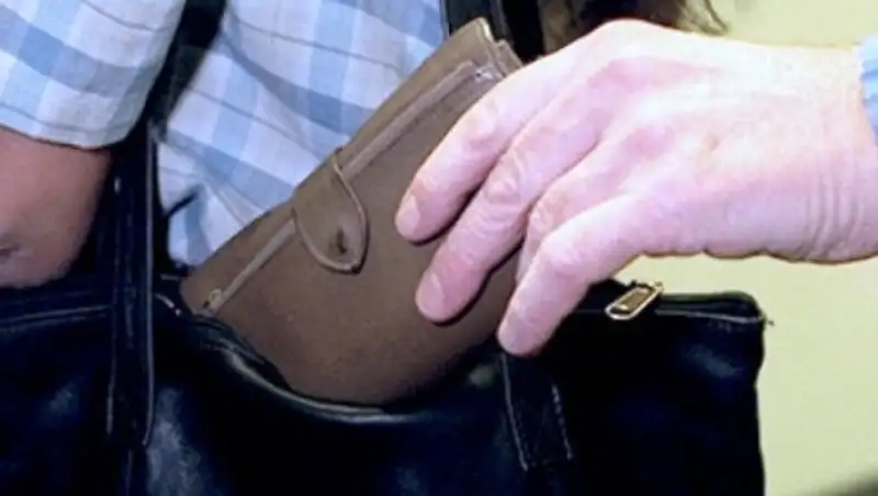 Двоих карманников задержали в Павлодаре