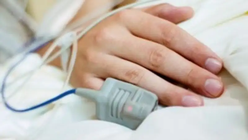 Стало известно, когда выпишут выпавшего с третьего этажа ТРЦ в Алматы ребенка