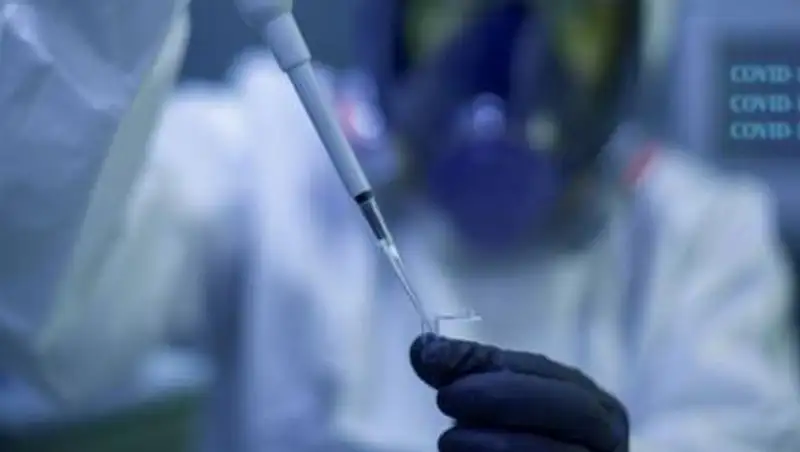 Почему "дельта-штамм" лечится сложнее, объяснил вирусолог