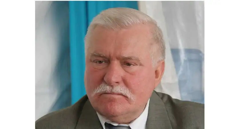 Экс-президент Польши заболел коронавирусом