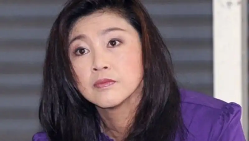 Экс-премьера Таиланда судят за коррупцию и халатность