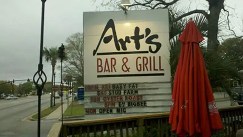 Американец проснулся на «необитаемом» острове после посиделок в баре